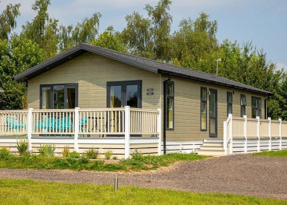 Otters Mead Boutique Lodges Beetley Exterior photo