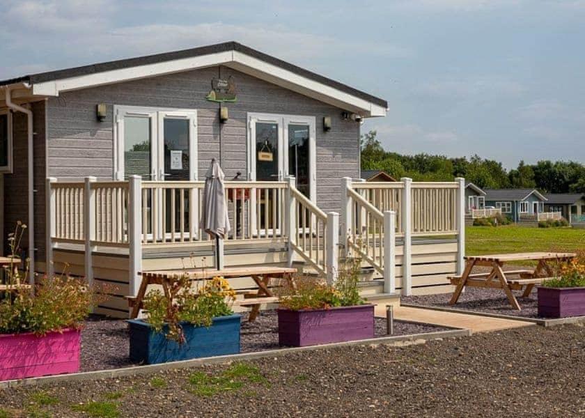 Otters Mead Boutique Lodges Beetley Exterior photo