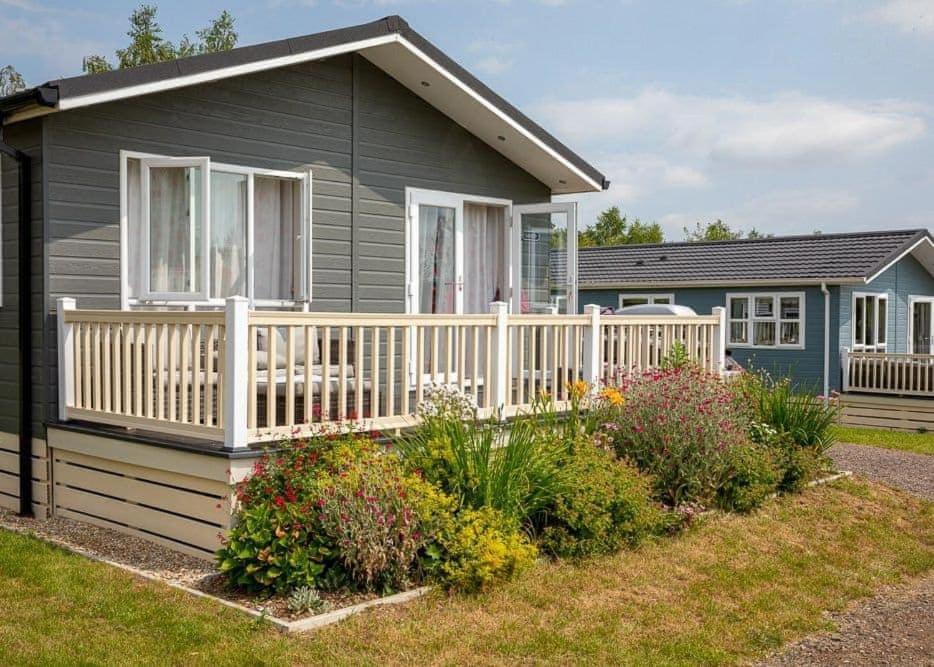 Otters Mead Boutique Lodges Beetley Exterior photo