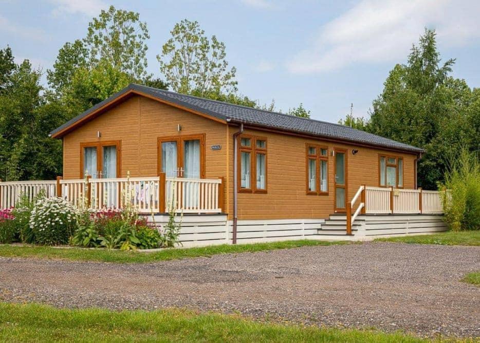 Otters Mead Boutique Lodges Beetley Exterior photo