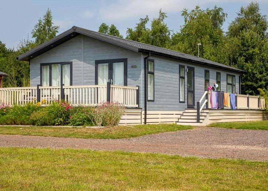 Otters Mead Boutique Lodges Beetley Exterior photo